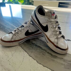 Nike Court Legacy | size 9